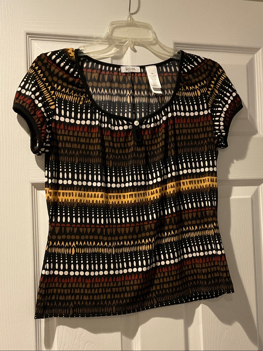 liz & co. Short Sleeve Scoop Neck Top in Black, White, Mustard & Rust